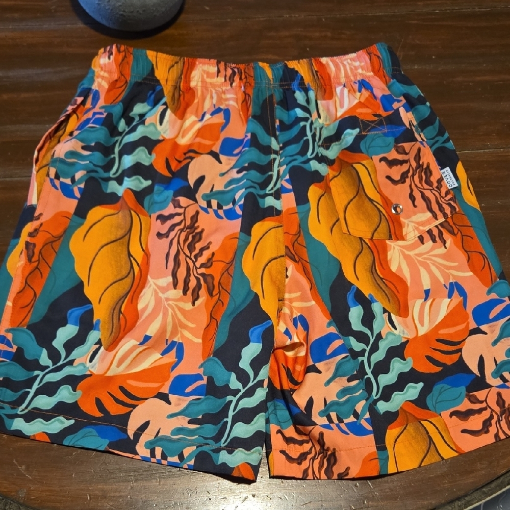 Cove Multicolor Leaf Pattern Shorts - Picture 2 of 12